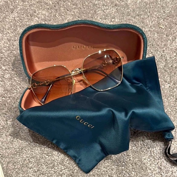Gucci sunglasses - Picture 1 of 3